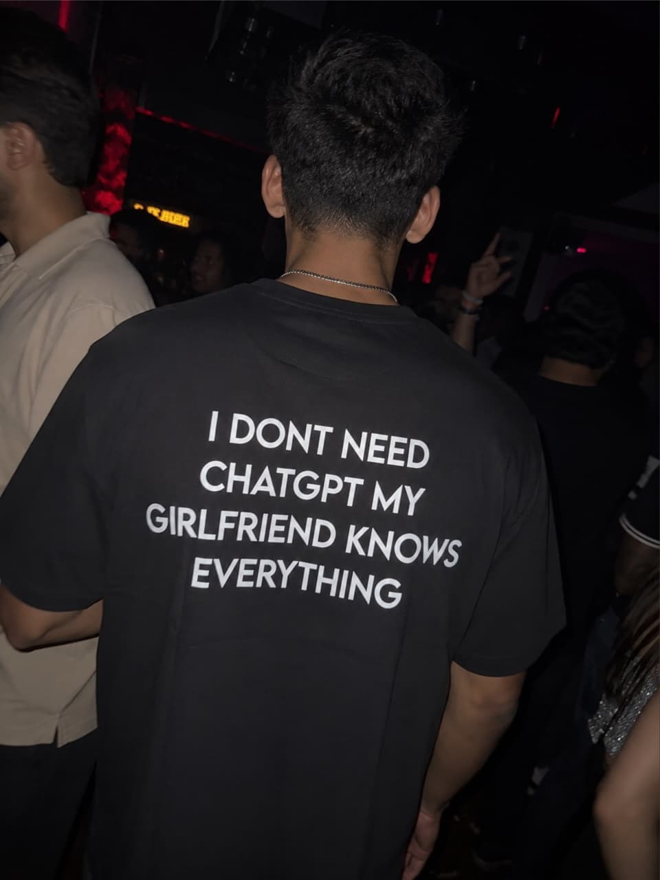 I DON'T NEED CHATGPT MY GIRLFRIEND KNOWS EVERY THING T-shirt